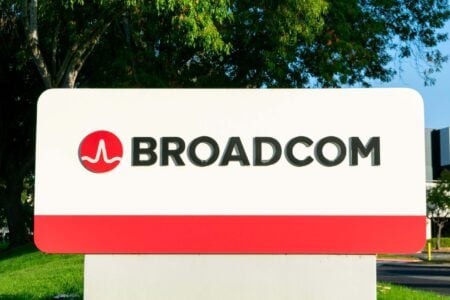 博通因与科技巨头达成重大AI合作，股价飙升28%