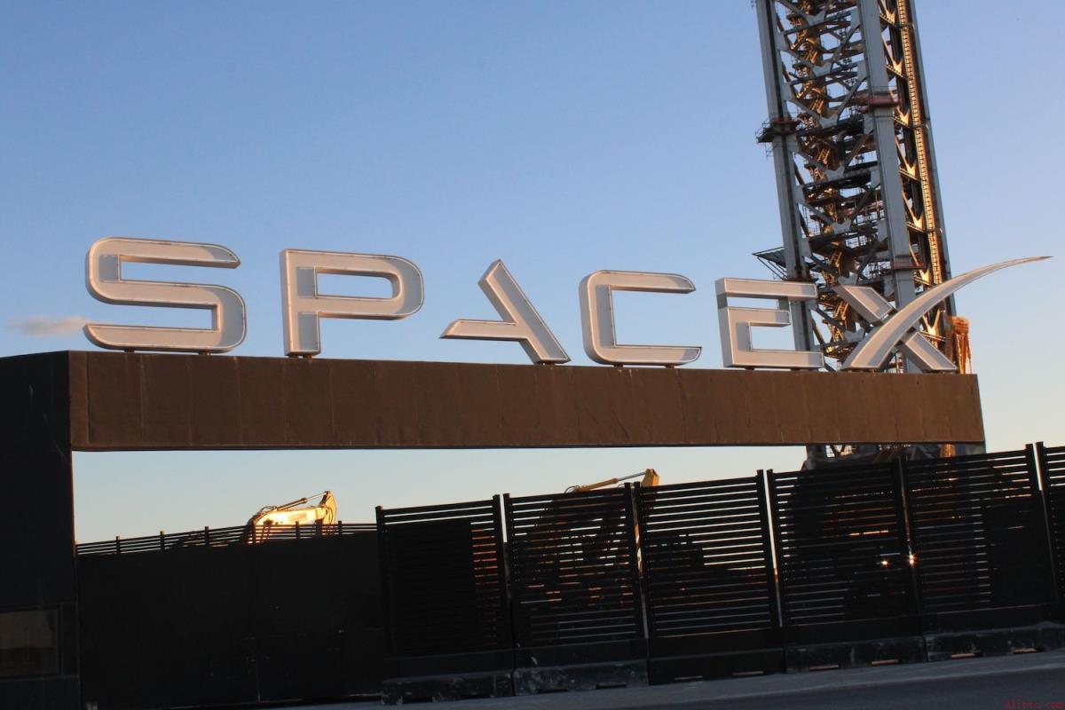 SpaceX股价飙升19.2%，ARK在2万亿美元IPO后斥资5.3亿美元入股