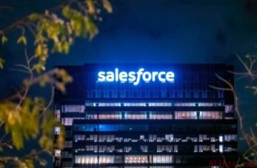 Salesforce (CRM) 股价年初至今暴跌43%：现在是逢低买入的好时机吗？