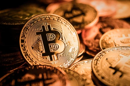 比特币（BTC）飙升至6.5万美元上方，VanEck暗示市场或已触底