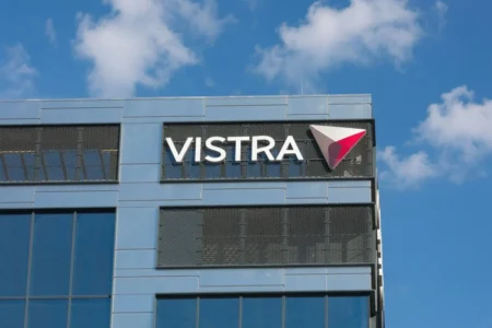 Vistra (VST) 股价在 Thiel Macro 披露 5900 万美元持仓后获得动能
