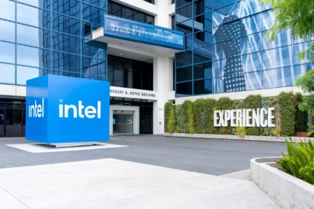 英特尔（INTC）股价因俄亥俄州工厂与SK海力士合作传闻上涨3%