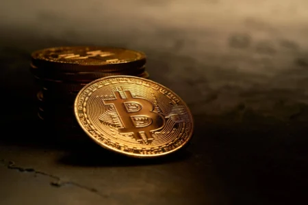 现货比特币ETF单日净流入超9.9亿美元，年度仍处净流出
