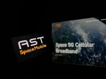 AST SpaceMobile股价跌12% 蓝鸟卫星部署成焦点