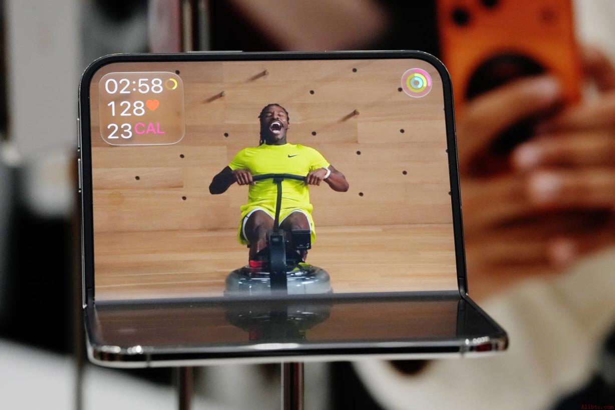 iPhone Duo发布引关注，币安创始人称其将受加密交易者青睐
