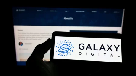 Galaxy Digital (GLXY) 股价上涨6.63%，因第三季度盈利3.23亿美元并宣布新一轮2亿美元股票回购计划