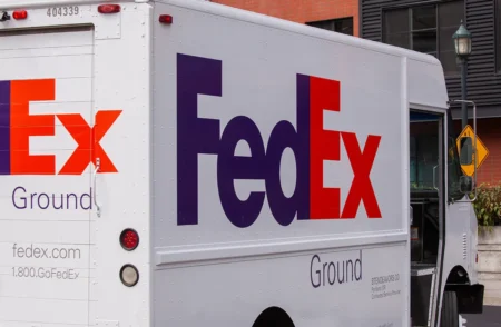 FedEx营收增长12% 股票回购与指引上调提振前景